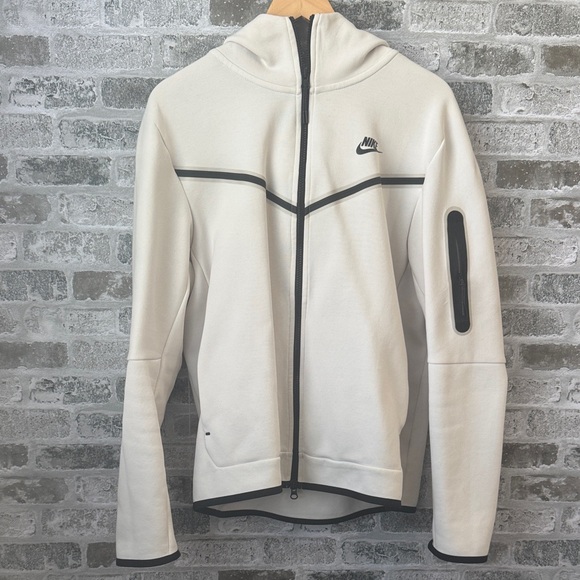 Nike Tech Men's White Performance Jacket - Picture 1 of 6